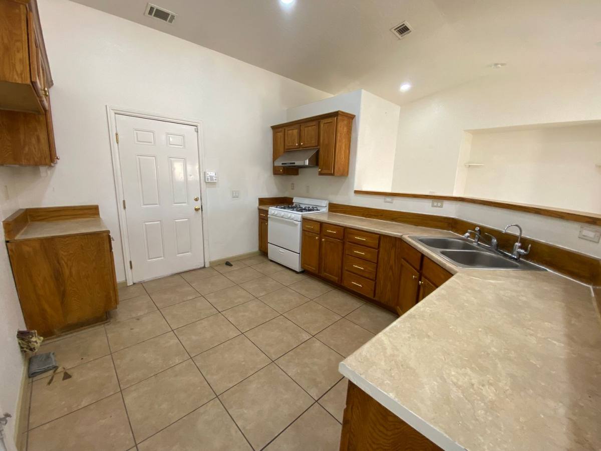House for rent at 13632 Nassau Dr, Victorville, CA 92395