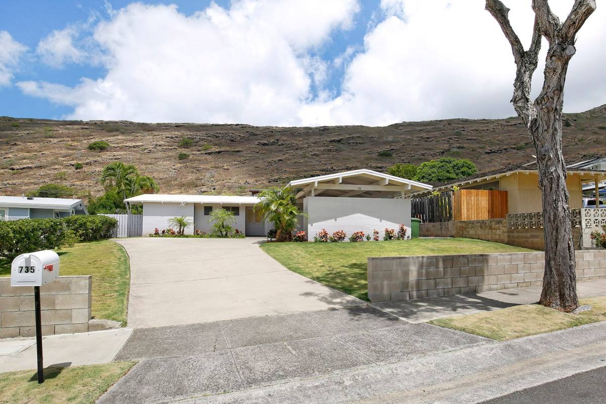 House for rent at 735 Kapulena Loop, Honolulu, HI 96825