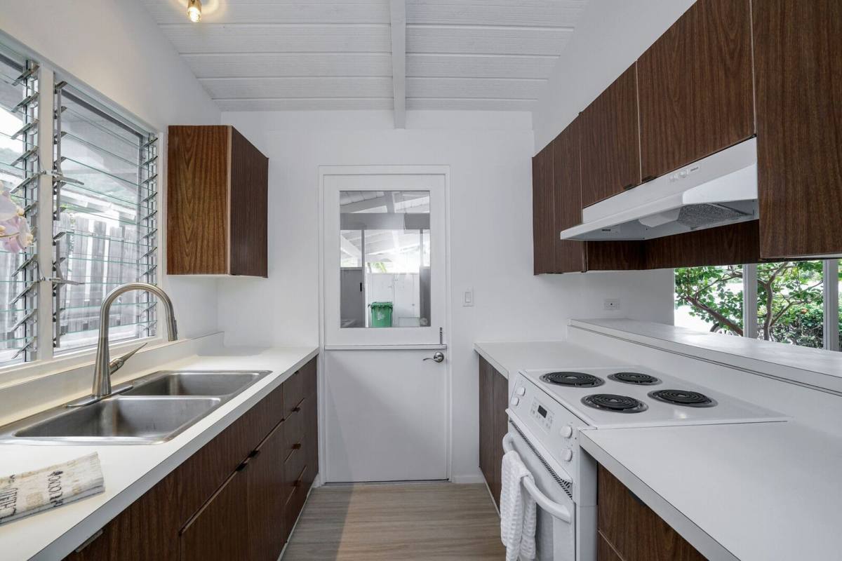 House for rent at 735 Kapulena Loop, Honolulu, HI 96825
