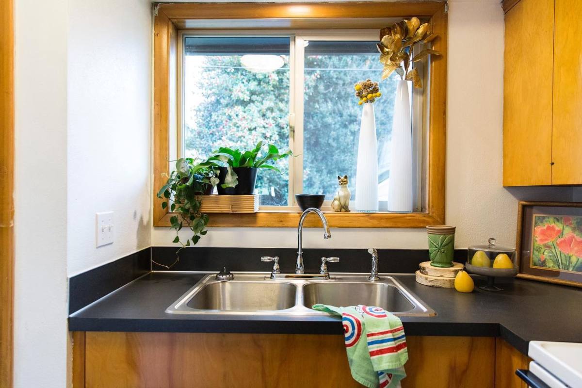 Apartment for rent at 4020 SE Pardee St, Portland, OR 97202