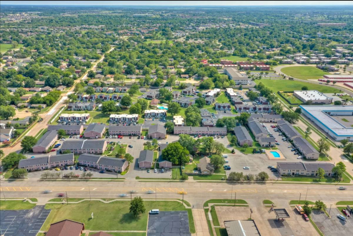 Townhouse for rent at 1616 E Alameda St, Norman, OK 73071