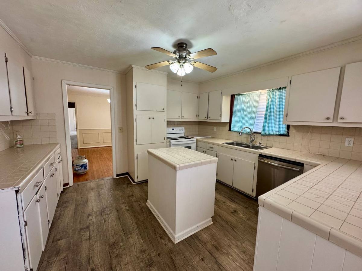 House for rent at 200 Brookhaven Dr, Gadsden, AL 35901