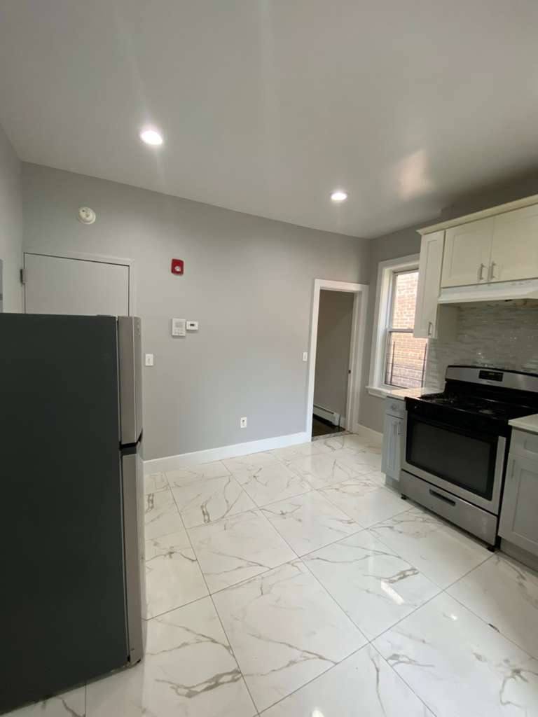 Apartment for rent at 114 Maple St #3L, Yonkers, NY 10701