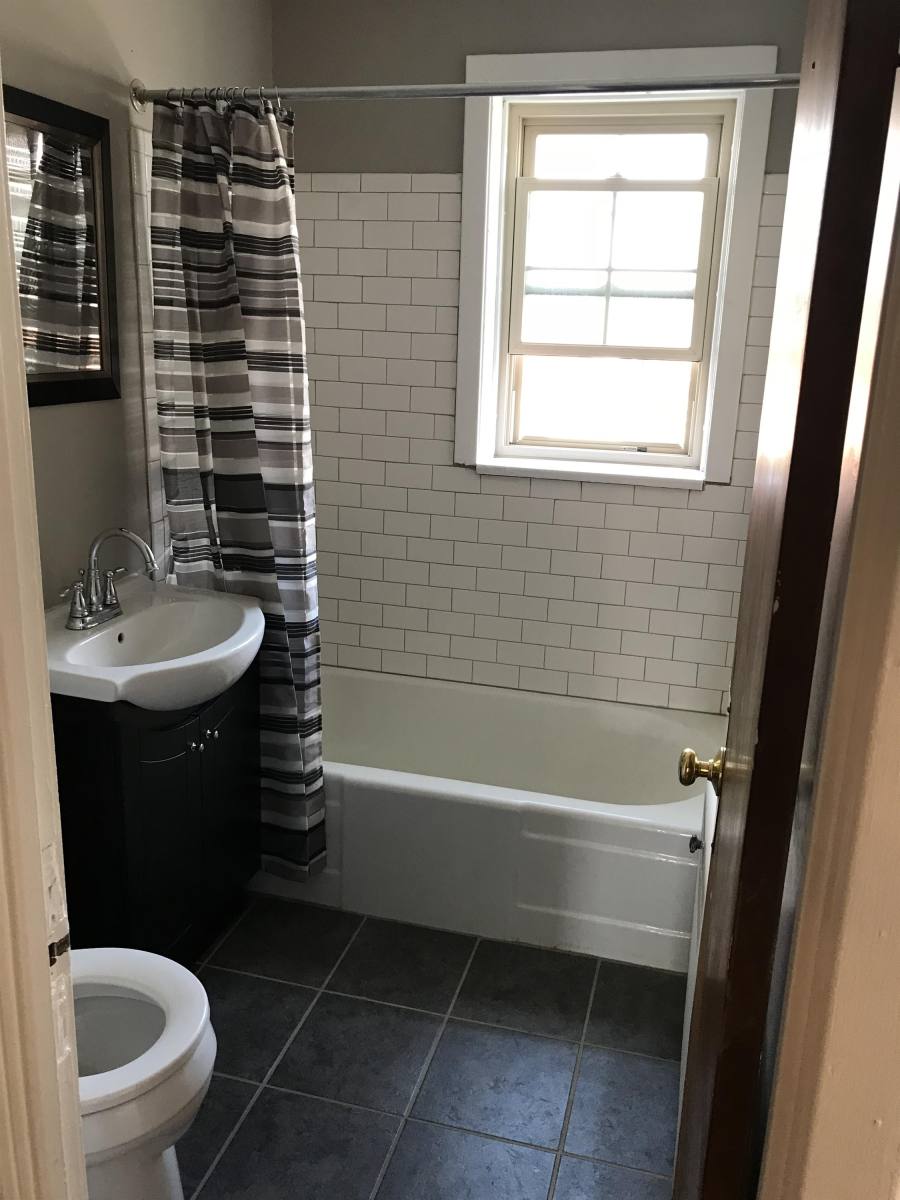 Apartment for rent at 114 N Spring St #7, Elgin, IL 60120
