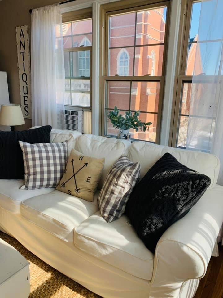 Apartment for rent at 114 N Spring St #7, Elgin, IL 60120