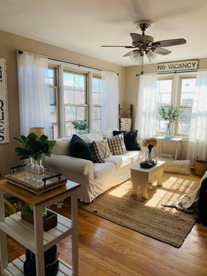 Apartment for rent at 114 N Spring St #7, Elgin, IL 60120