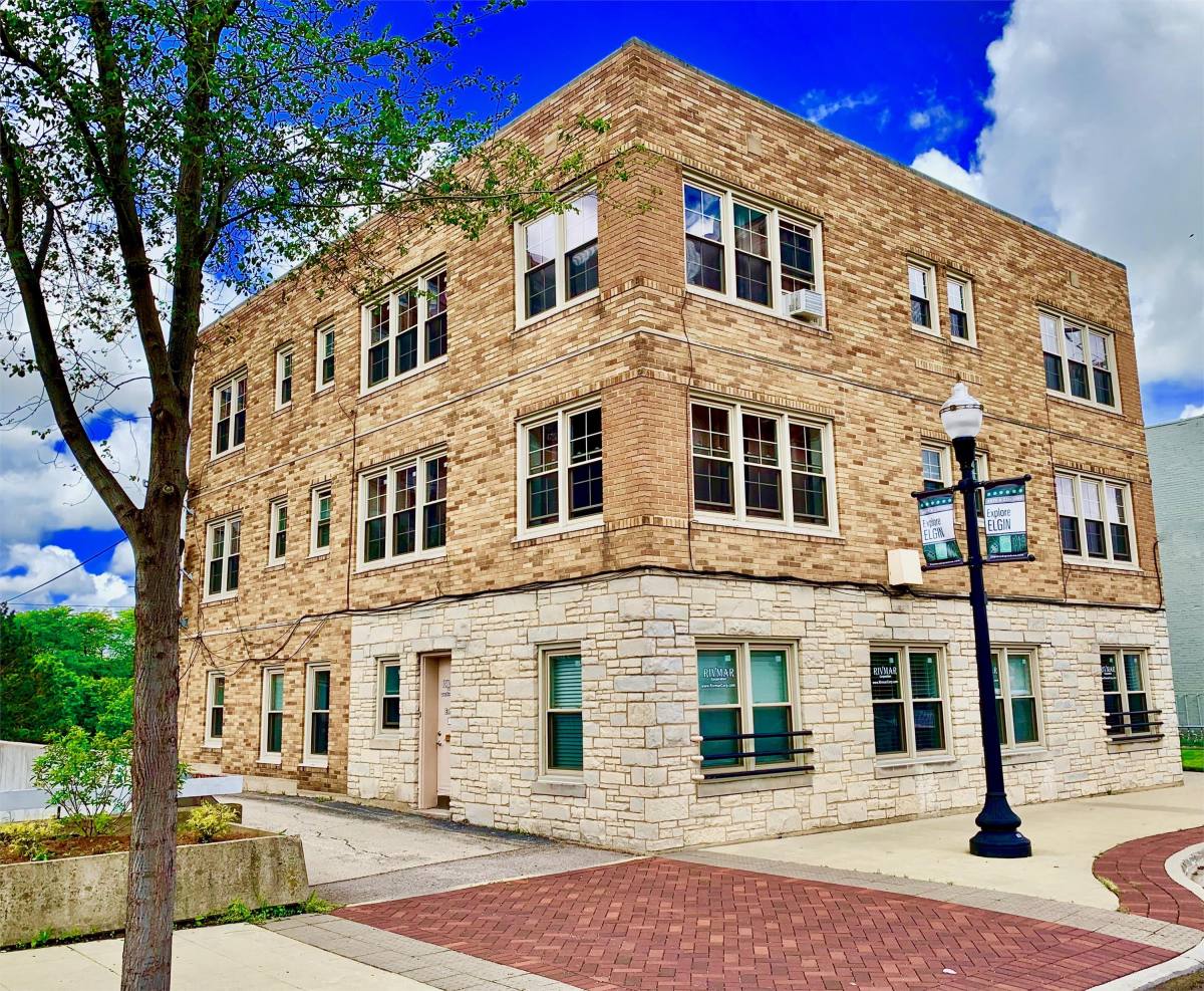 Apartment for rent at 114 N Spring St #7, Elgin, IL 60120
