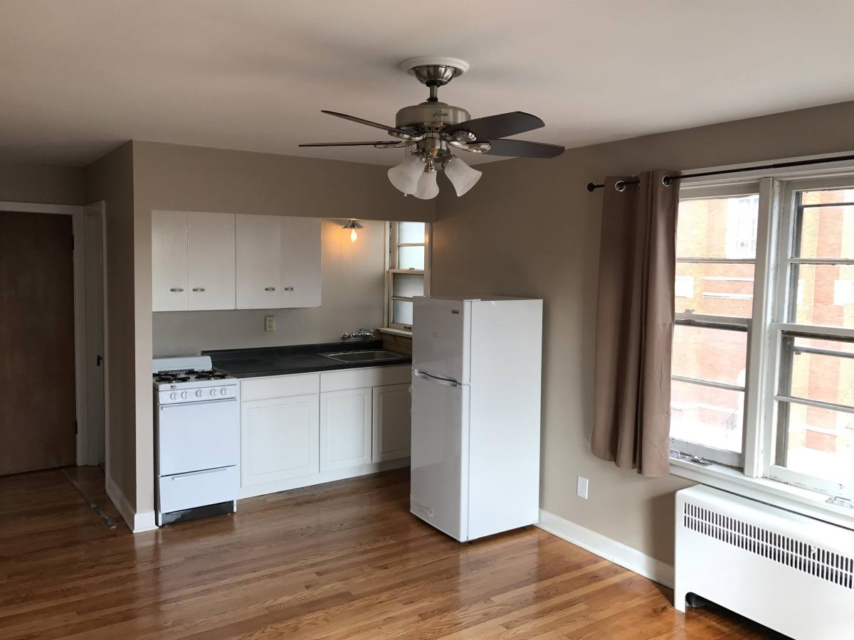 Apartment for rent at 114 N Spring St #7, Elgin, IL 60120