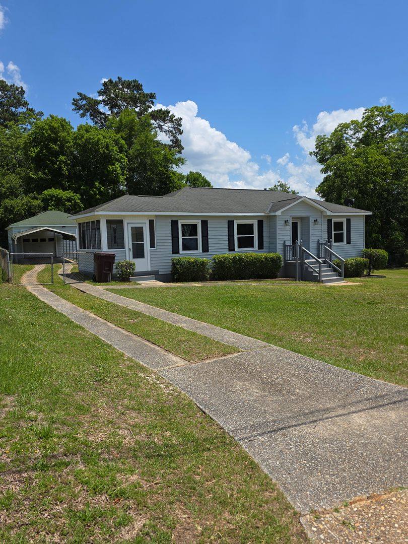 House for rent at 414 21st Ave, Phenix City, AL 36869