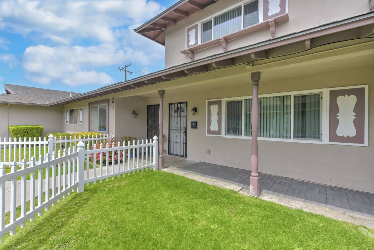 Apartment for rent at 16652 Goldenwest St 1-4, Huntington Beach, CA 92647