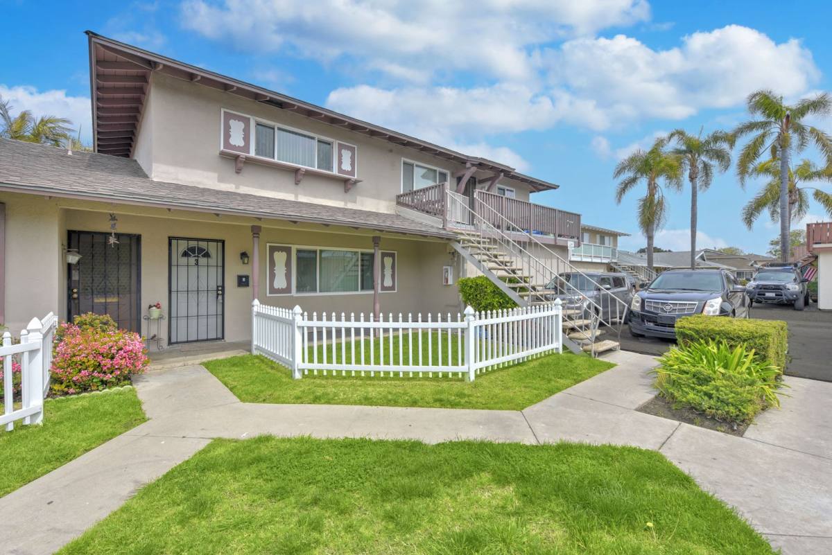 Apartment for rent at 16652 Goldenwest St 1-4, Huntington Beach, CA 92647