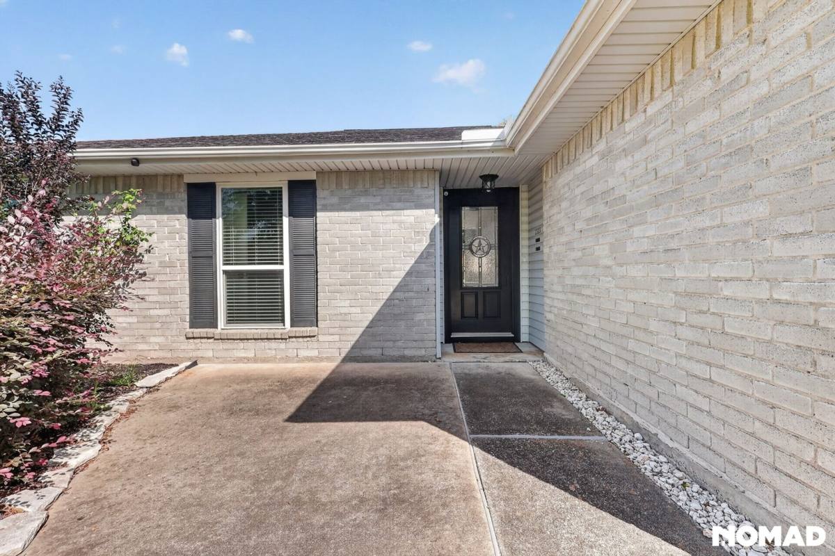 House for rent at 2323 Tall Ships Dr, Friendswood, TX 77546