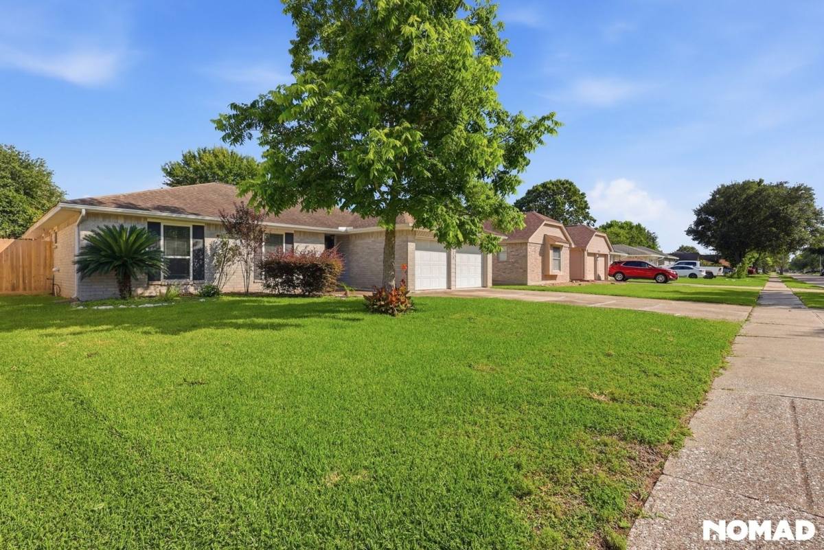 House for rent at 2323 Tall Ships Dr, Friendswood, TX 77546