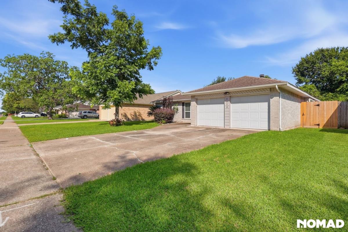House for rent at 2323 Tall Ships Dr, Friendswood, TX 77546