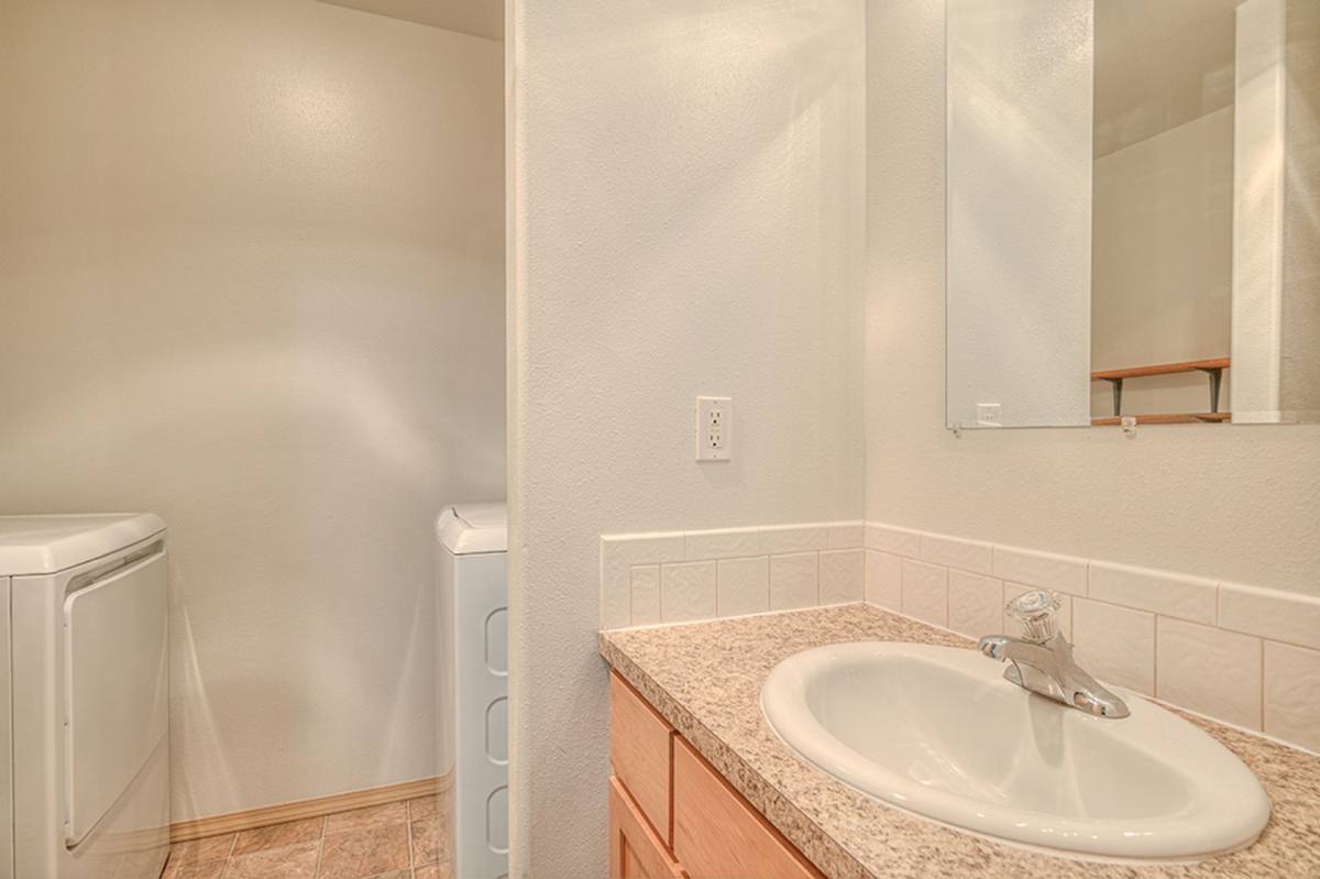 Townhouse for rent at 2155 NE 6th St, Bend, OR 97701
