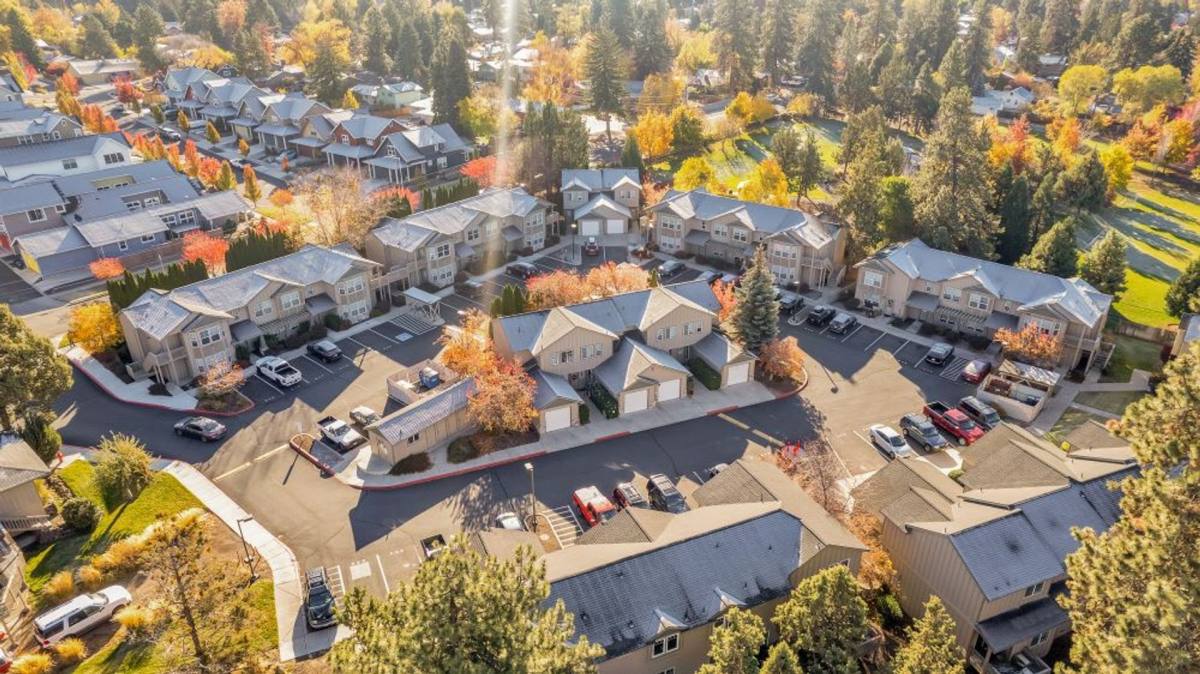 Townhouse for rent at 2155 NE 6th St, Bend, OR 97701