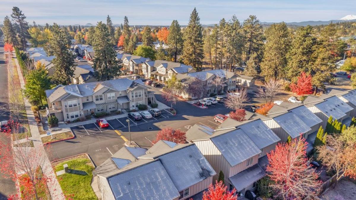 Townhouse for rent at 2155 NE 6th St, Bend, OR 97701