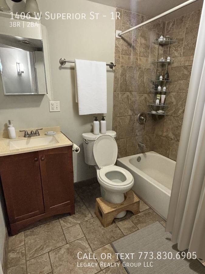 Apartment for rent at 1406 W Superior St #1R, Chicago, IL 60642