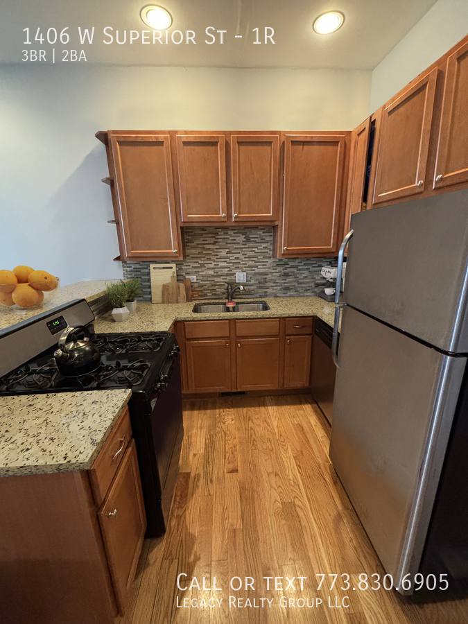 Apartment for rent at 1406 W Superior St #1R, Chicago, IL 60642
