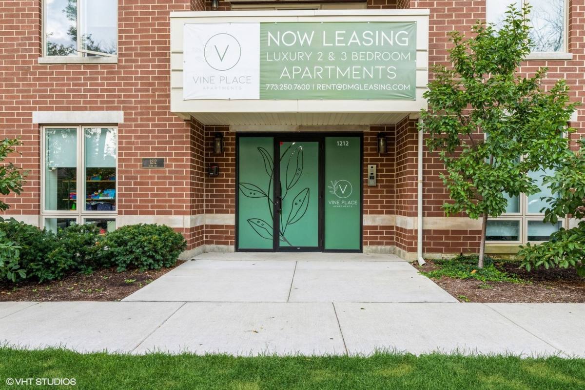 Apartment for rent at 1212 Vine Ave, Park Ridge, IL 60068