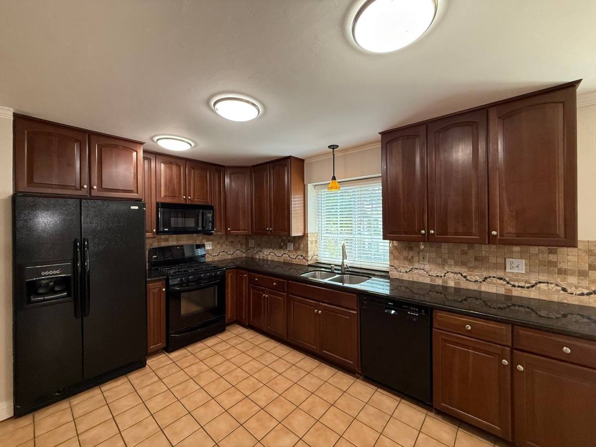Apartment for rent at 3727 Caminito Carmel Landing, San Diego, CA 92130
