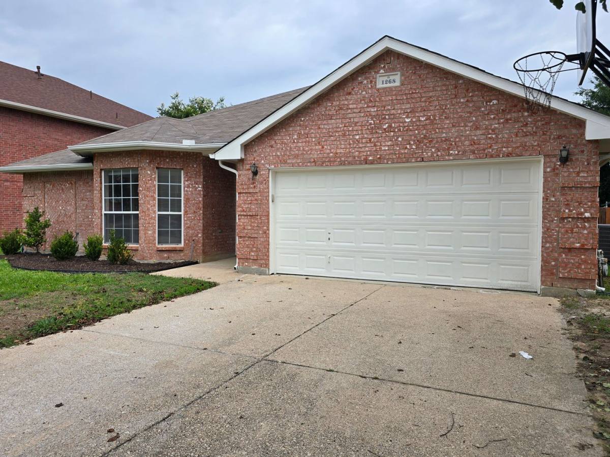 House for rent at 1268 Topeka Dr, Fort Worth, TX 76131