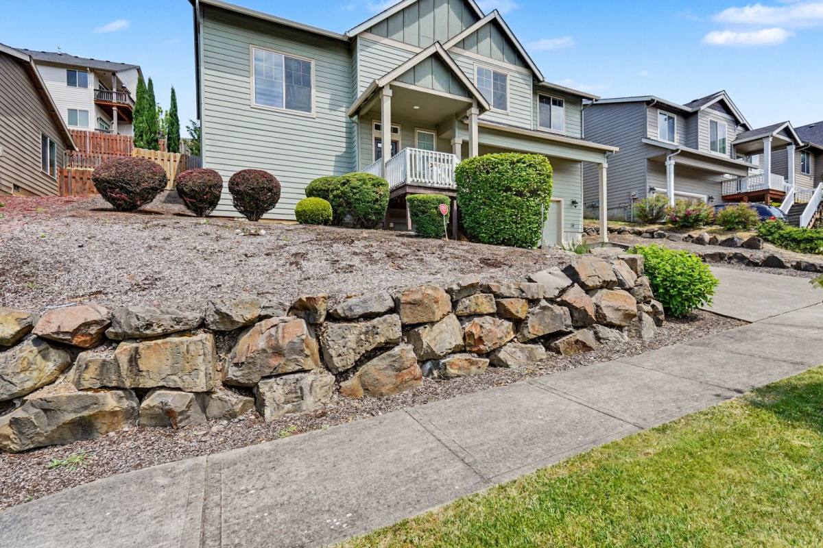 House for rent at 2495 Benjamin Ave NW, Salem, OR 97304