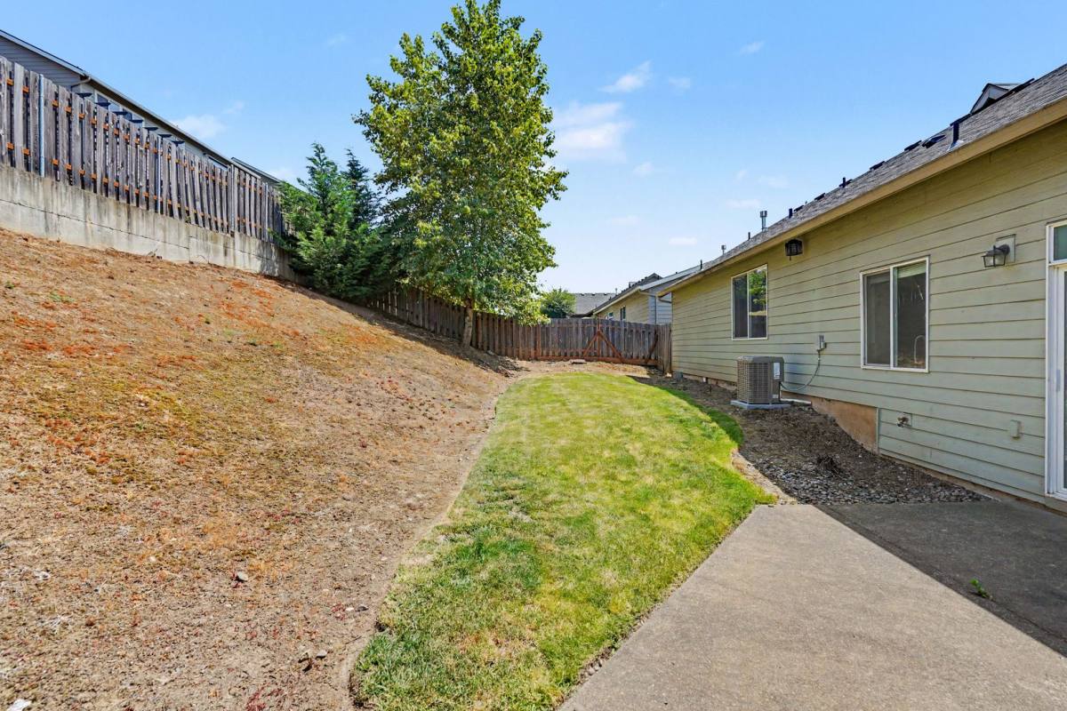 House for rent at 2495 Benjamin Ave NW, Salem, OR 97304
