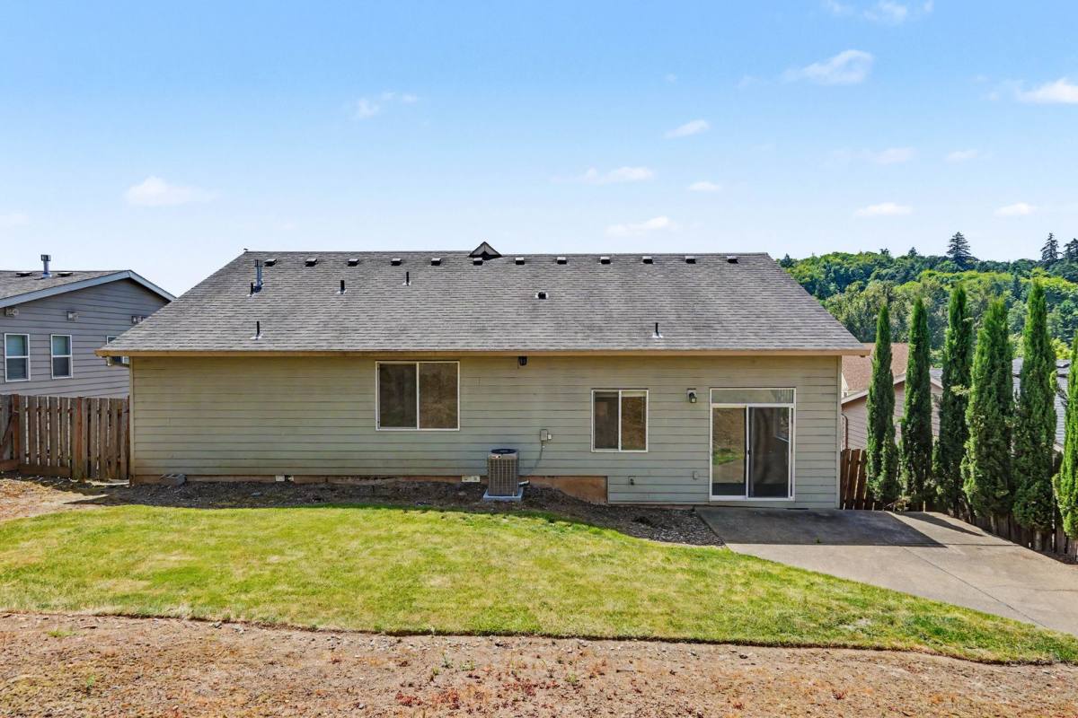 House for rent at 2495 Benjamin Ave NW, Salem, OR 97304
