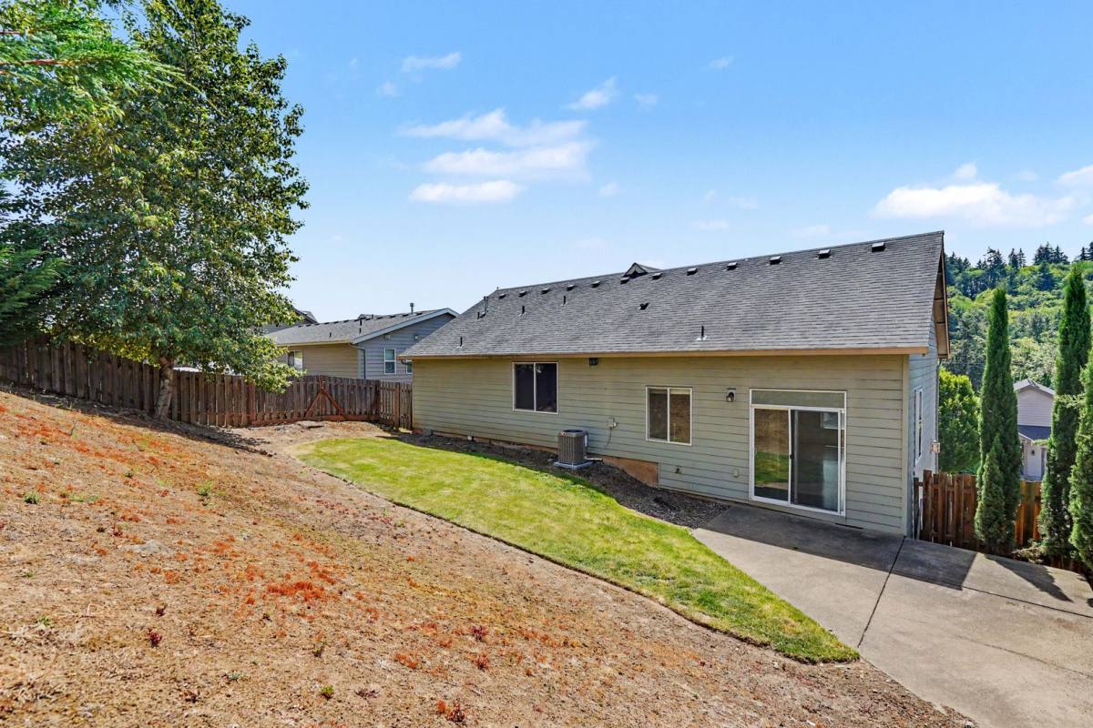 House for rent at 2495 Benjamin Ave NW, Salem, OR 97304