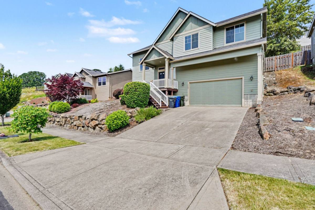 House for rent at 2495 Benjamin Ave NW, Salem, OR 97304