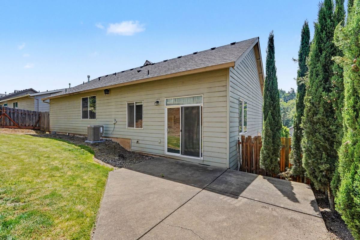 House for rent at 2495 Benjamin Ave NW, Salem, OR 97304