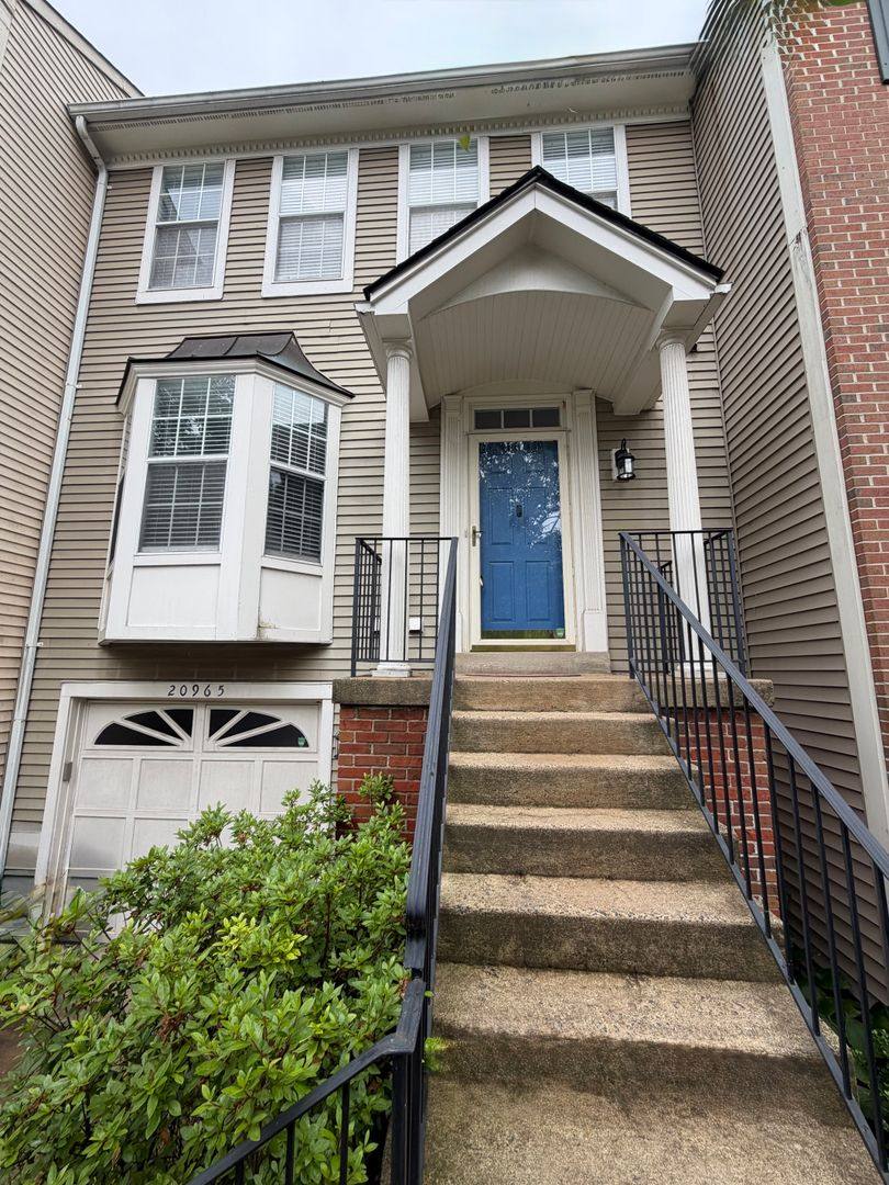 Townhouse for rent at 20965 Promontory Square, Sterling, VA 20165