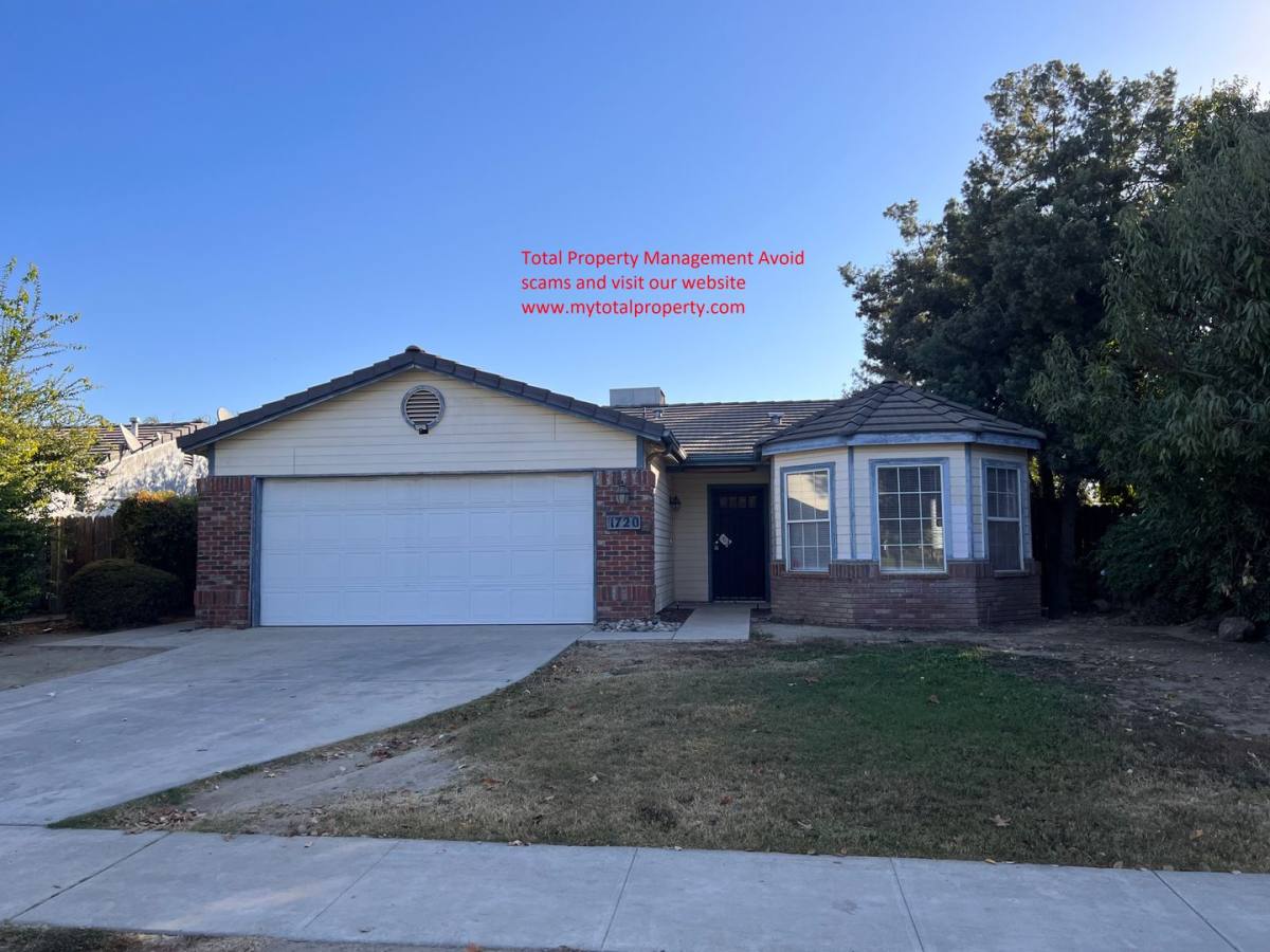 House for rent at 1720 N Woodland St, Visalia, CA 93291