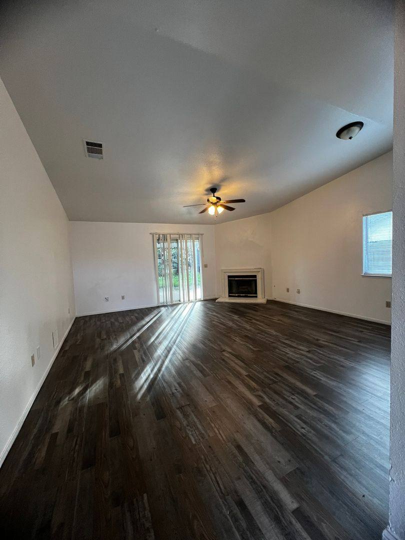House for rent at 1720 N Woodland St, Visalia, CA 93291