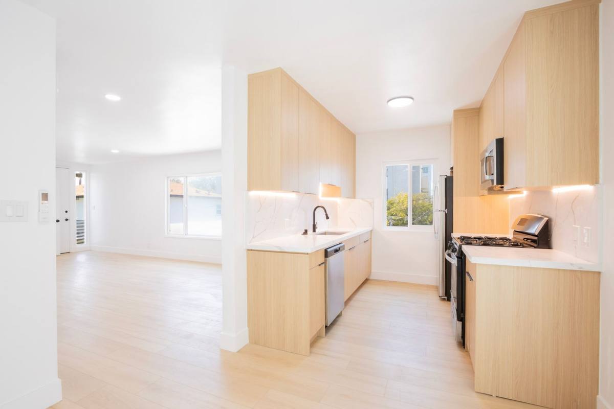 Apartment for rent at 3729 Glendon Ave, Los Angeles, CA 90034