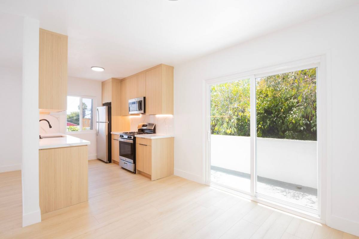 Apartment for rent at 3729 Glendon Ave, Los Angeles, CA 90034
