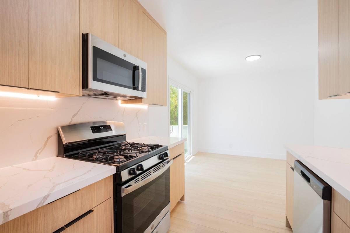 Apartment for rent at 3729 Glendon Ave, Los Angeles, CA 90034