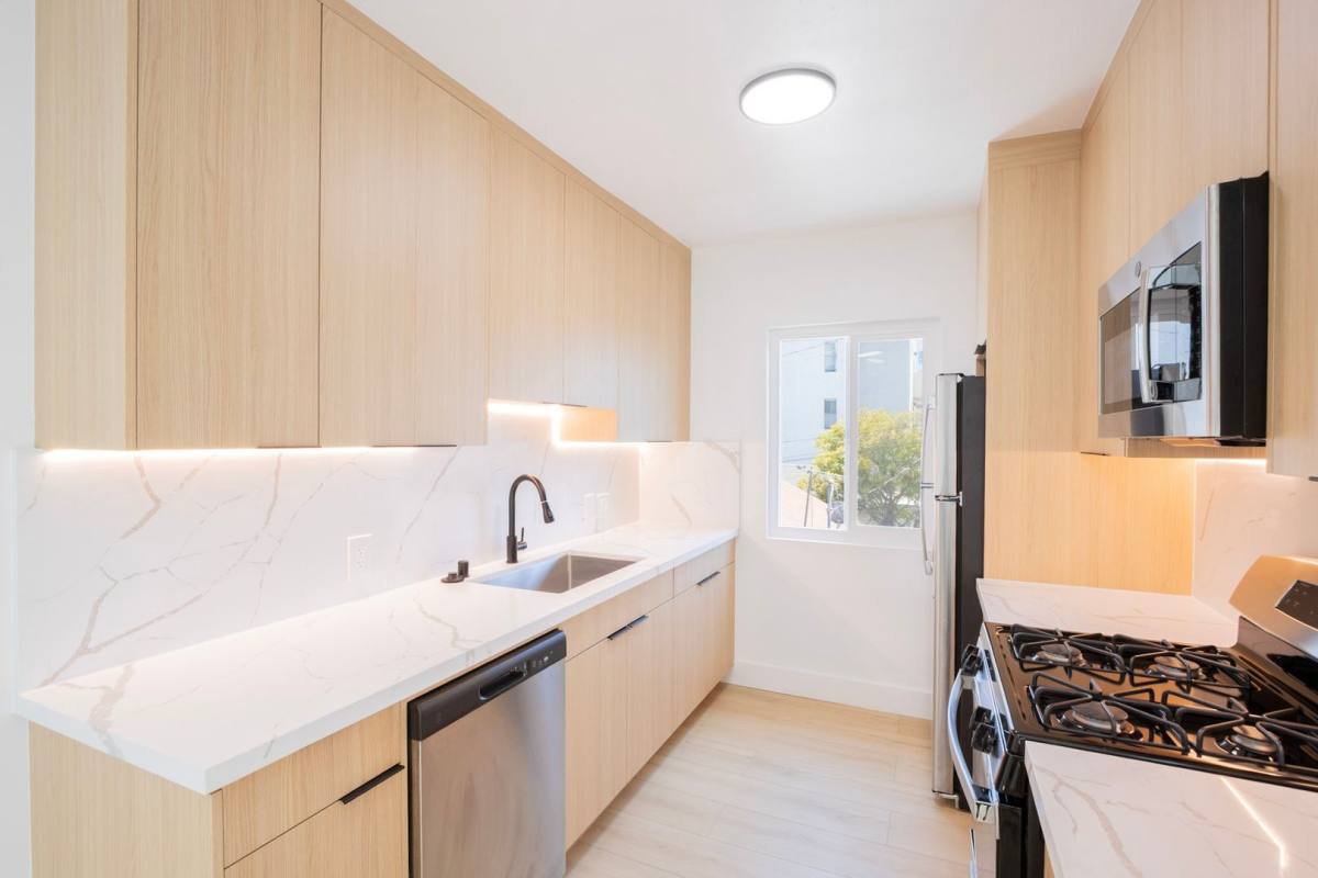 Apartment for rent at 3729 Glendon Ave, Los Angeles, CA 90034