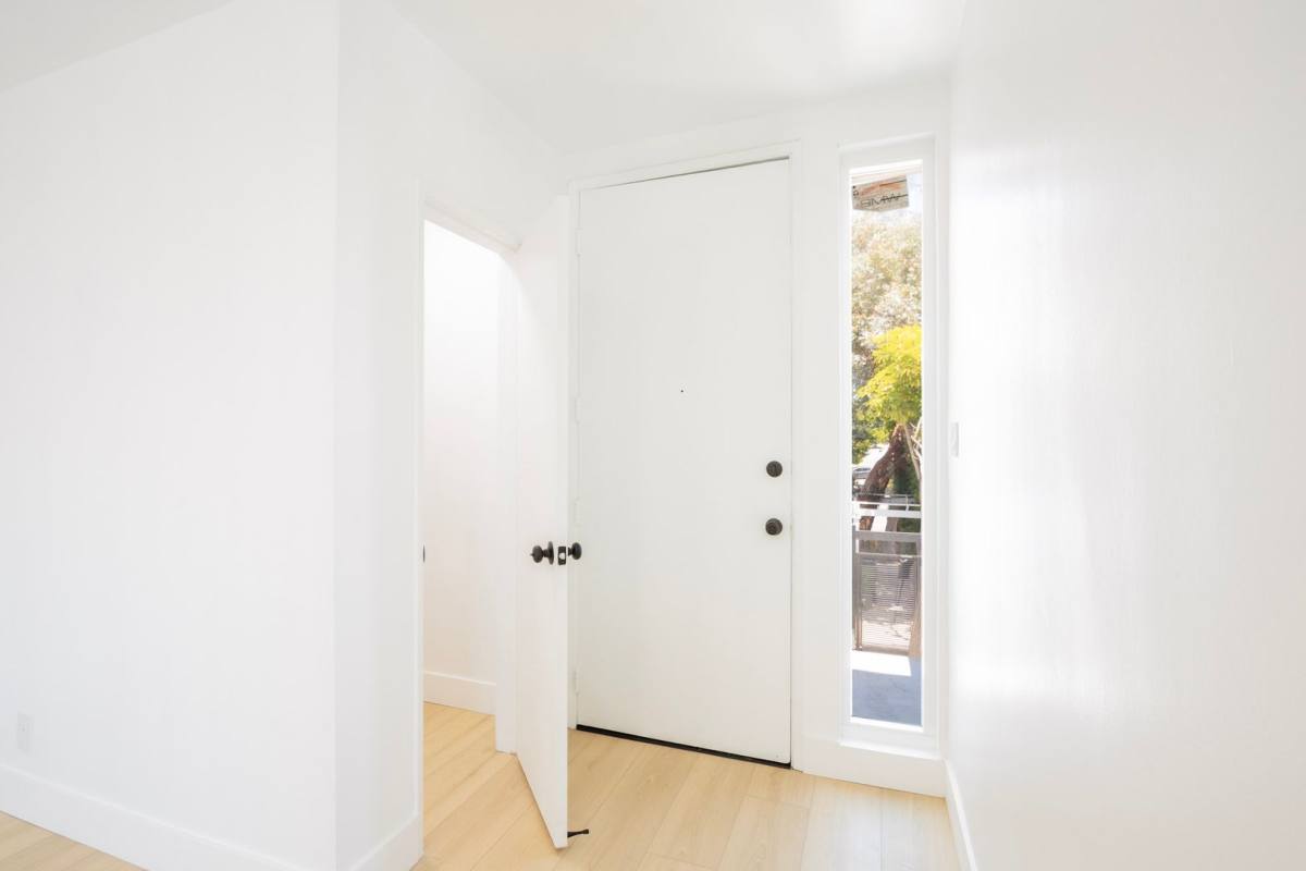 Apartment for rent at 3729 Glendon Ave, Los Angeles, CA 90034