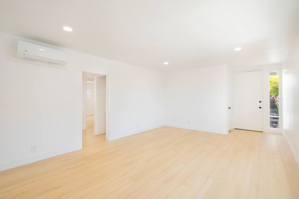 Apartment for rent at 3729 Glendon Ave, Los Angeles, CA 90034