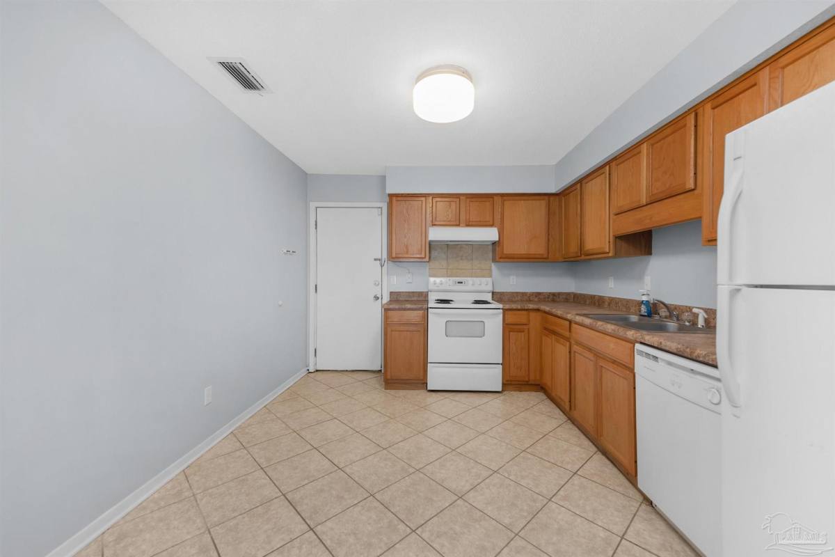 Townhouse for rent at 10150 Guidy Lane, Pensacola, FL 32514