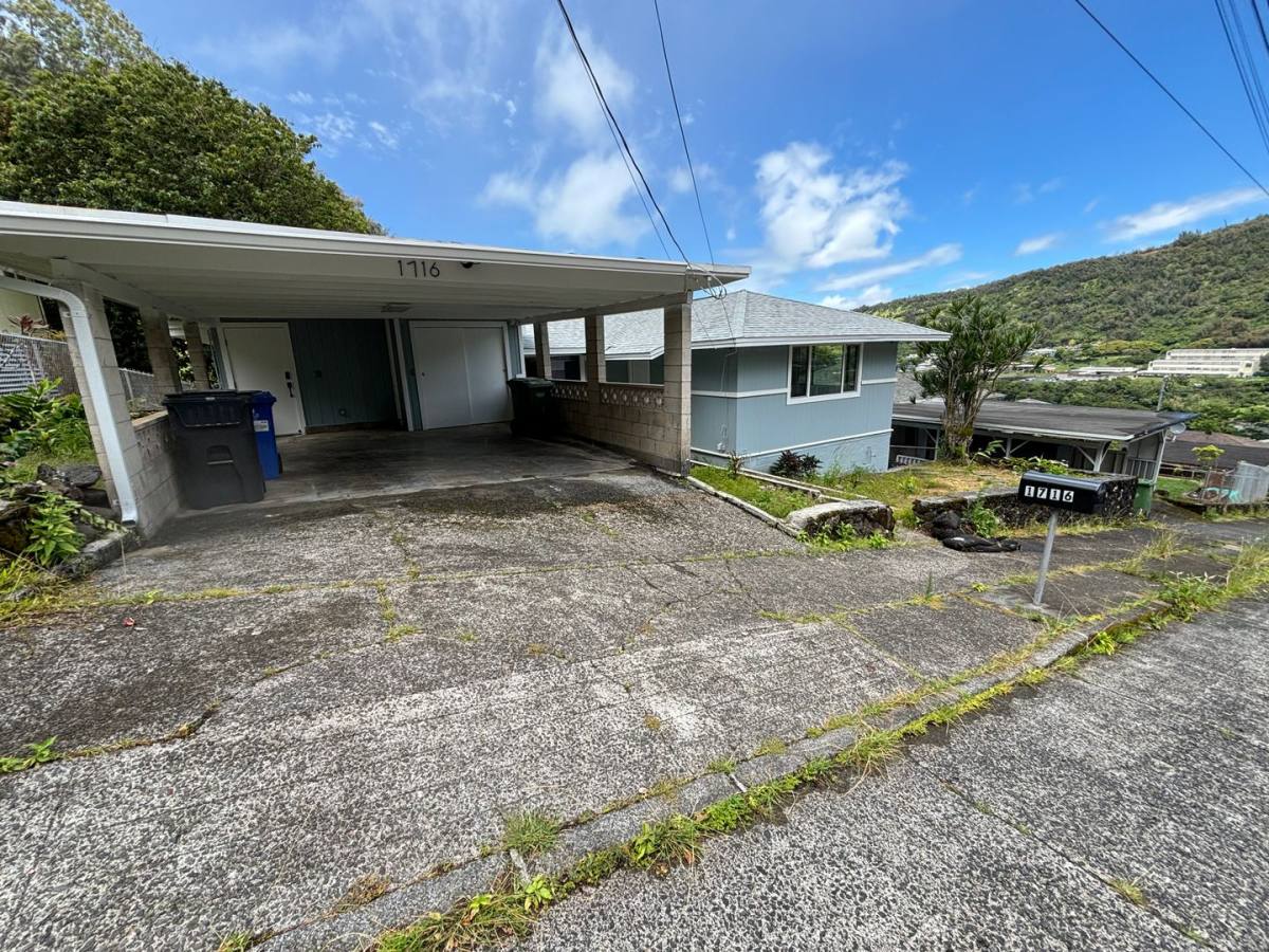 Apartment for rent at 1716 Kuikele St, Honolulu, HI 96819
