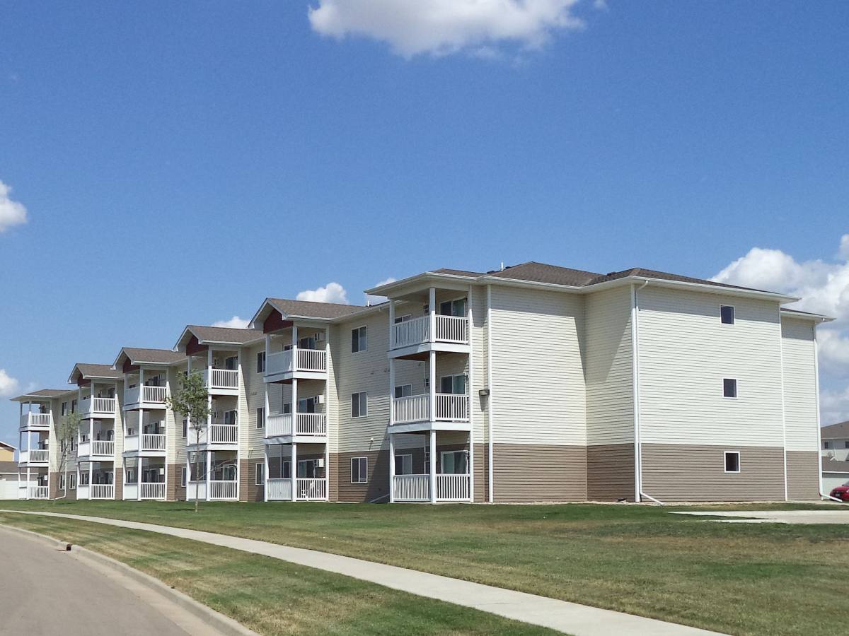 Apartment for rent at 3312-3414 21st Ave Nw, 2213 33rd St, Minot, ND 58703