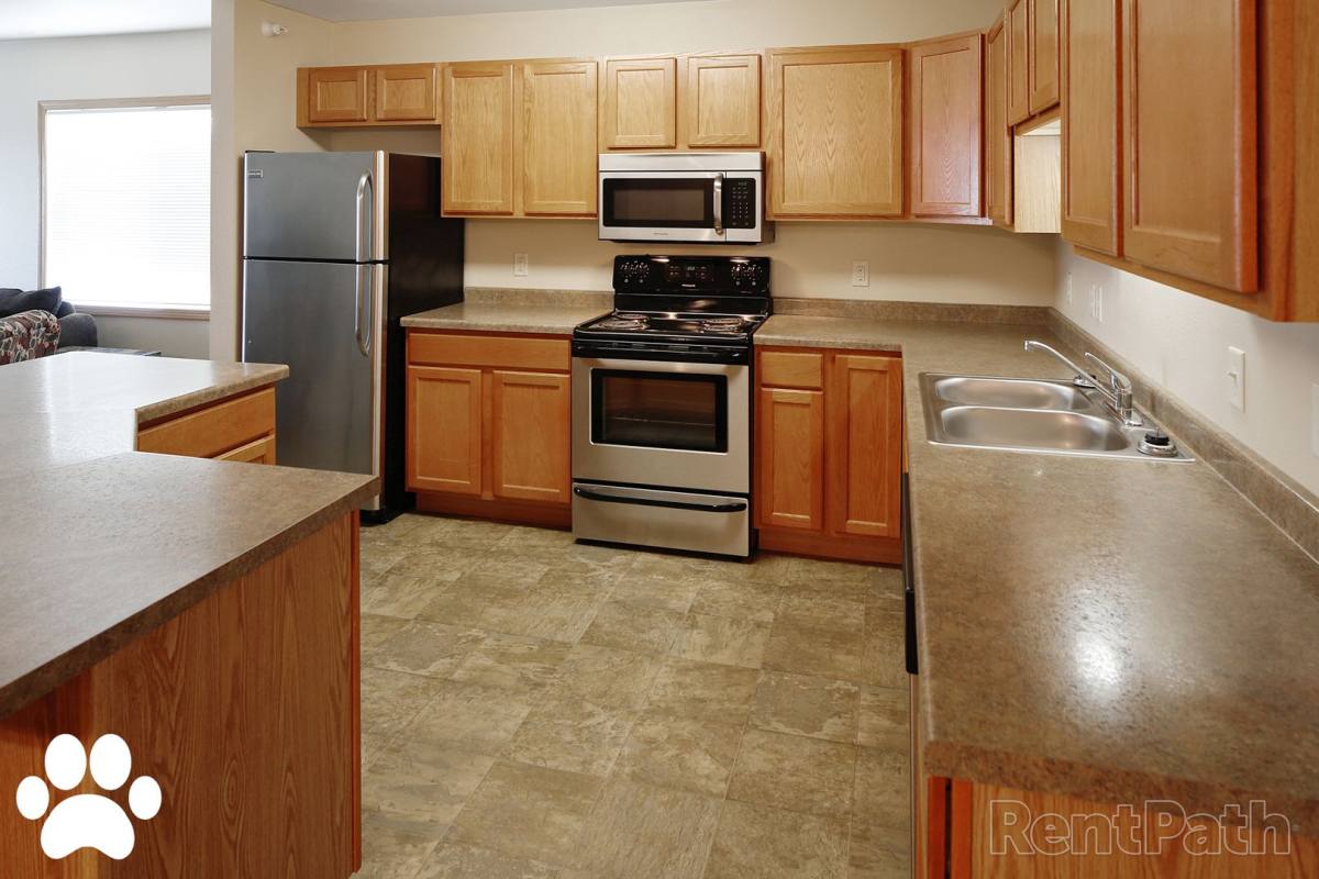 Apartment for rent at 3312-3414 21st Ave Nw, 2213 33rd St, Minot, ND 58703