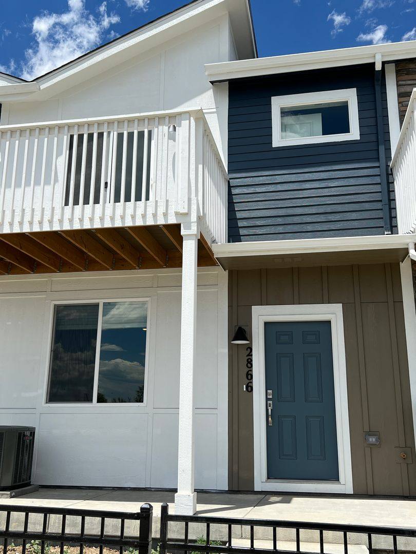 Townhouse for rent at 2866 S Flat Circle, Longmont, CO 80503