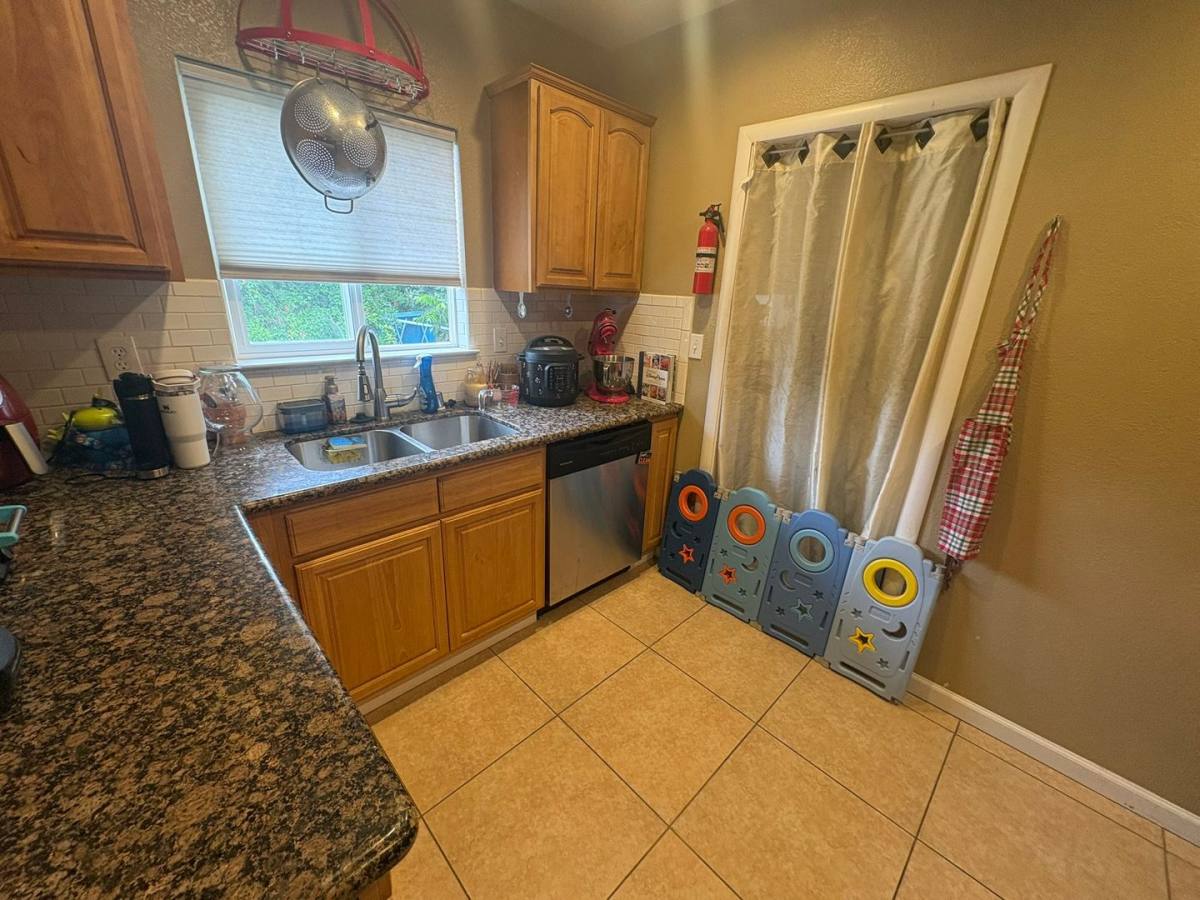 Apartment for rent at 4416 12th Ave, Sacramento, CA 95820