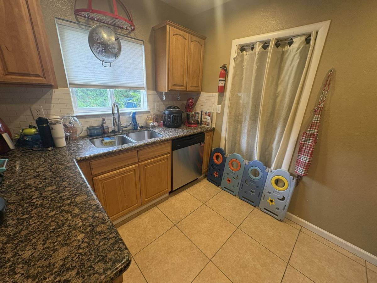 Apartment for rent at 4416 12th Ave, Sacramento, CA 95820