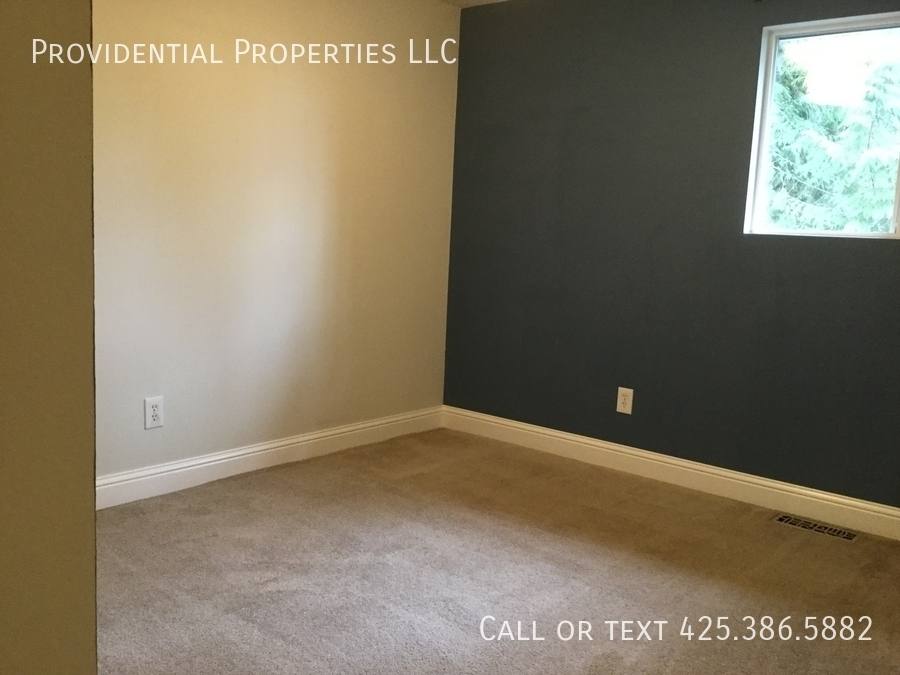 House for rent at 17009 NE 28th Place, Bellevue, WA 98008