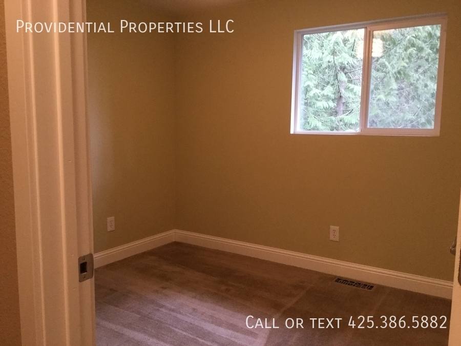 House for rent at 17009 NE 28th Place, Bellevue, WA 98008